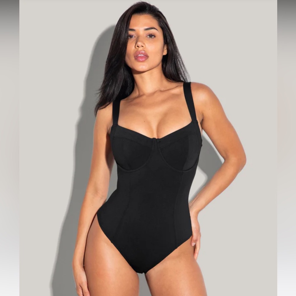 TA3 Lifty Sculpting Swimsuit